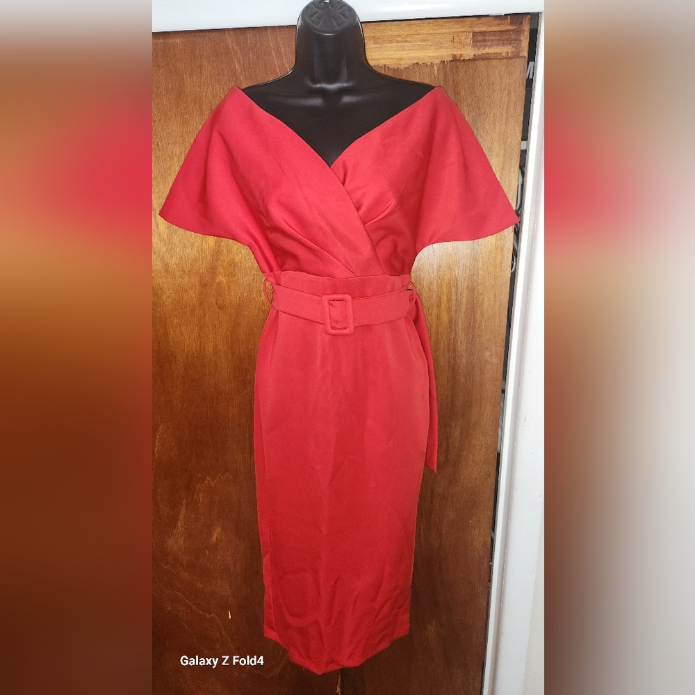 Red off the shoulder midi dress.sz M